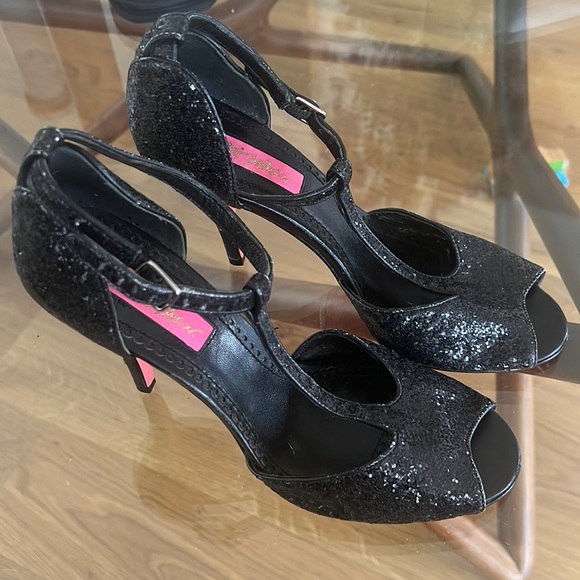 Betsey Johnson black stiletto heels Size 8 - Picture 1 of 6